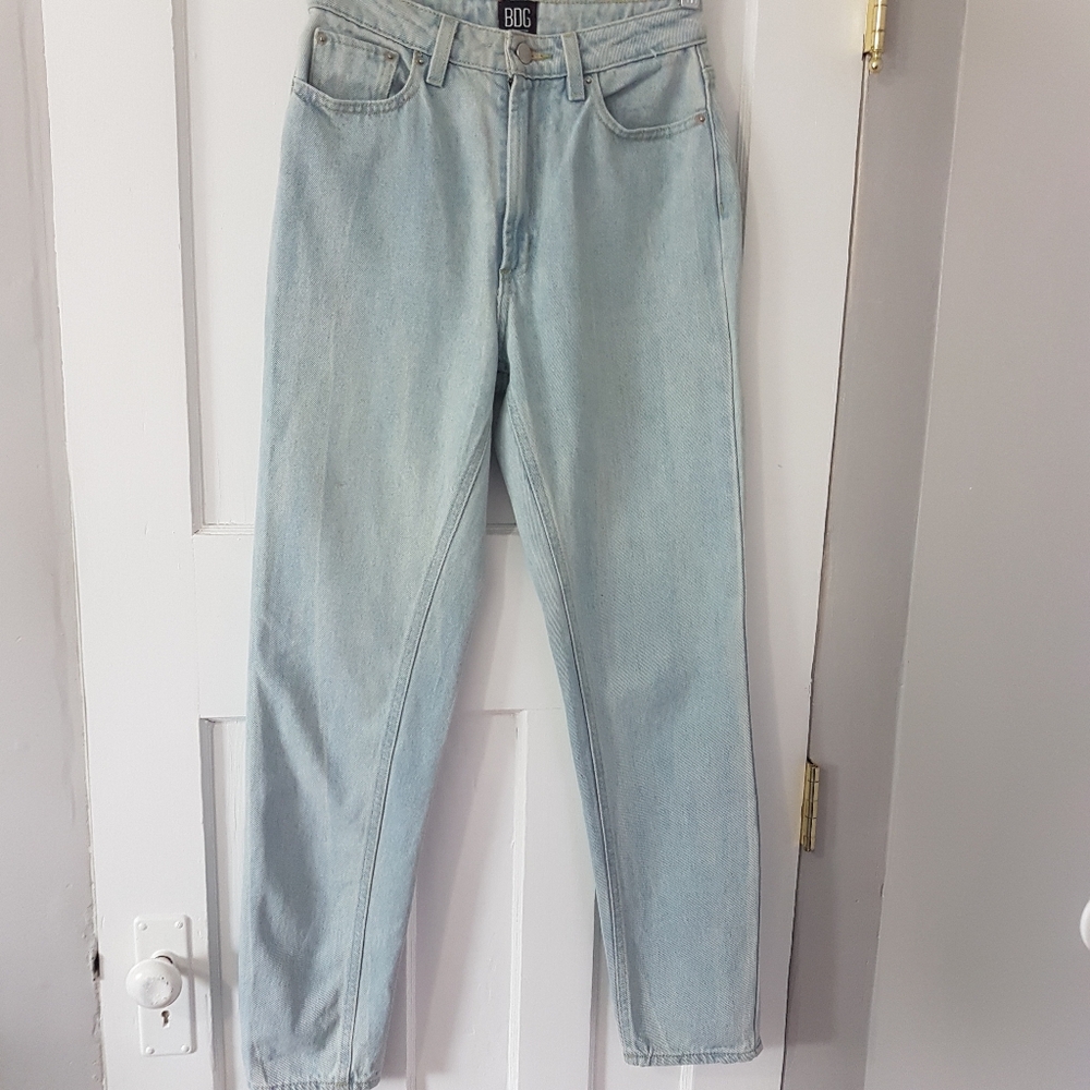 Urban Outfitters BDG High Rise Mom Tapered Denim Jean Light Wash Sz 26